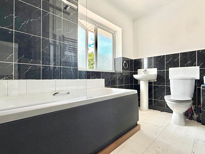 3 Bedroom Maisonette To Rent In Church Street, Langford, SG18