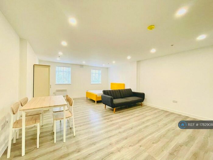 Studio To Rent In Eltham High Street, London, SE9