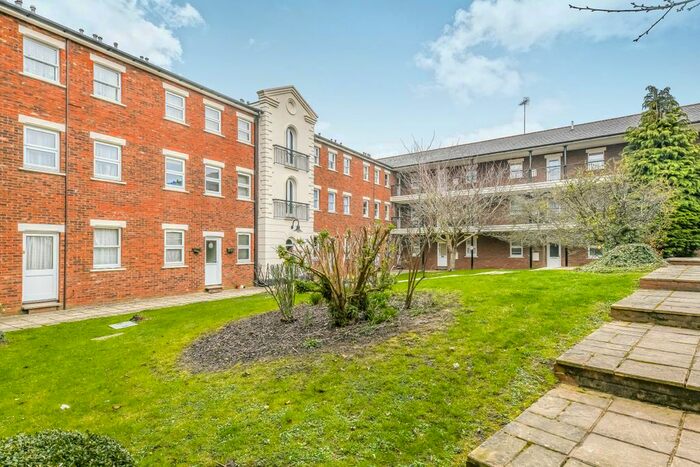 1 Bedroom Flat To Rent In Birchett Road, Aldershot, GU11