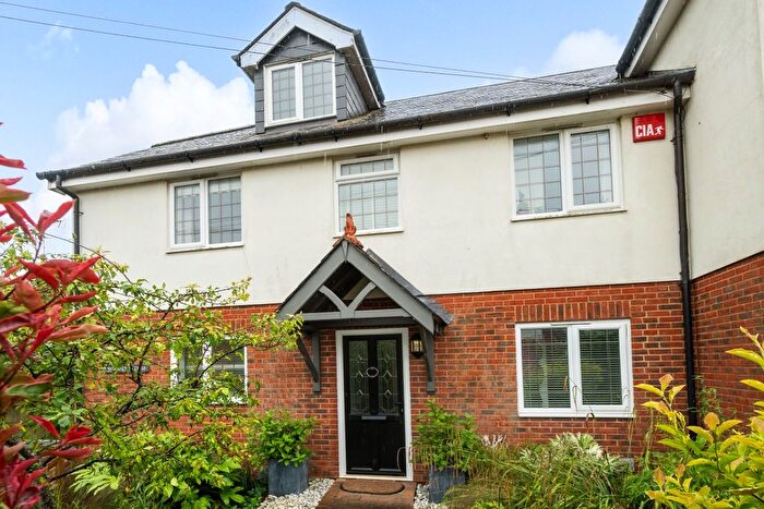 4 Bedroom Semi-Detached House To Rent In Kings Road, Alton, GU34