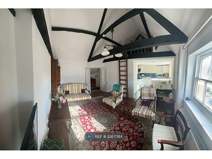 2 Bedroom Flat To Rent In High Street, Cheltenham, GL50