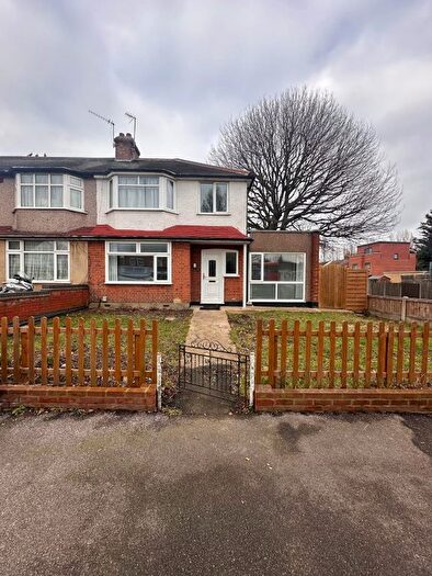 4 Bedroom End Terrace House To Rent In London Road, Romford, RM7