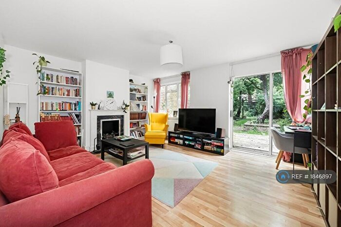 3 Bedroom Semi-Detached House To Rent In Rosse Mews, London, SE3