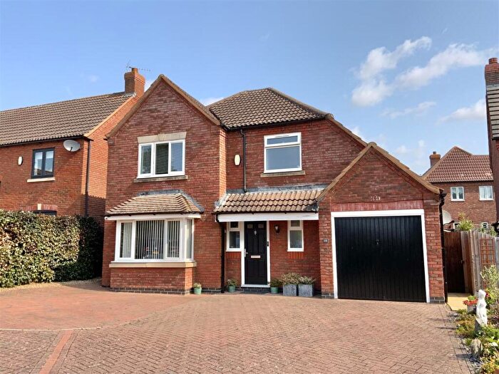 4 Bedroom Detached House For Sale In Oxfield Park Drive, Old Stratford, Milton Keynes, MK19