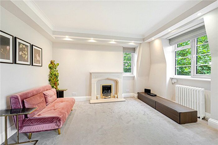 3 Bedroom Flat To Rent In Marlborough Court, Pembroke Road, London, W8
