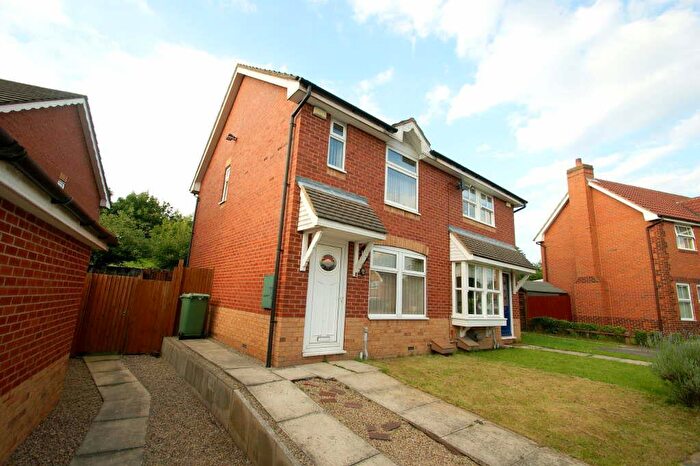 2 Bedroom Town House To Rent In Elm Tree Close, Colton, Leeds, LS15