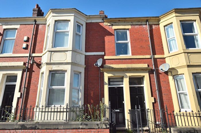 3 Bedroom Flat To Rent In Wingrove Avenue, Newcastle Upon Tyne, NE4