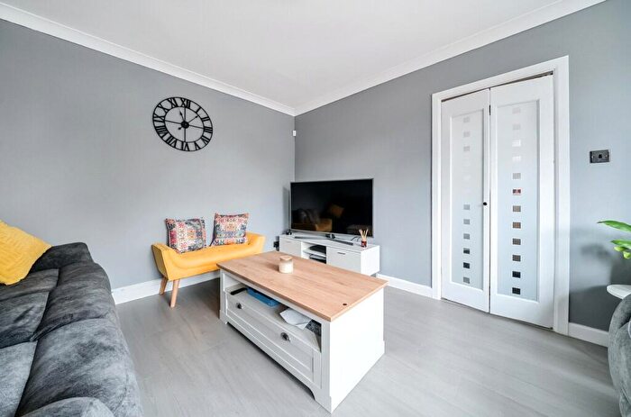 3 Bedroom Detached House For Sale In Bridge Road, Bagshot, Surrey, GU19