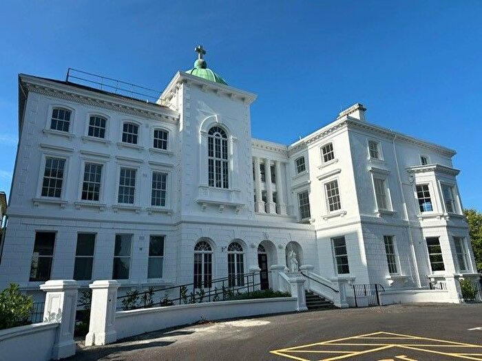 2 Bedroom Flat To Rent In Hartington Place, Eastbourne, BN21