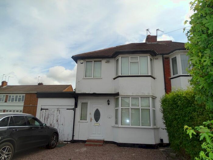 3 Bedroom Semi-Detached House To Rent In Stubby Lane, Wednesfield, WV11