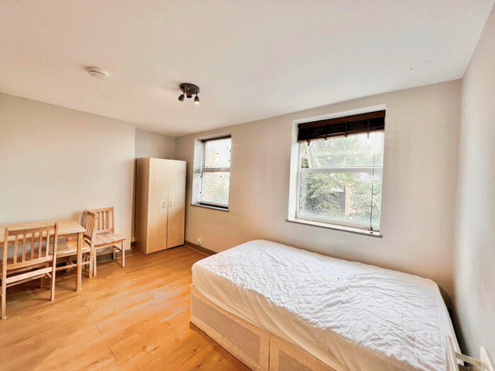 Flat To Rent In Hillfield Road, NW6