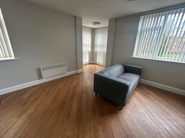 1 Bedroom Flat To Rent In Gladstone Court, L8
