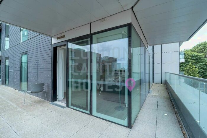 2 Bedroom Apartment To Rent In Skyline Apartments, Devan Grove, Woodberry Down, London, N4