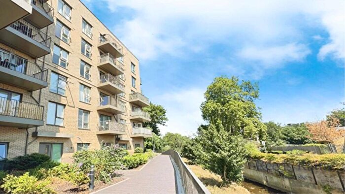2 Bedroom Apartment For Sale In Adenmore Road, London, SE6