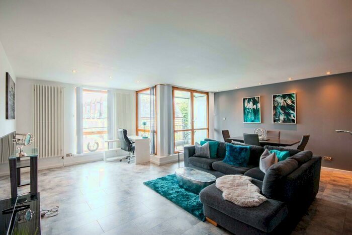 2 Bedroom Flat To Rent In L &# Gardner's Crescent, Edinburgh, EH3