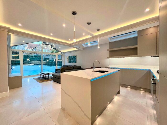 2 Bedroom Flat To Rent In Eastwood Street, London, SW16