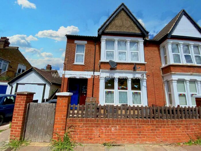 2 Bedroom Flat To Rent In Cranley Ave, Westcliff On Sea, SS0