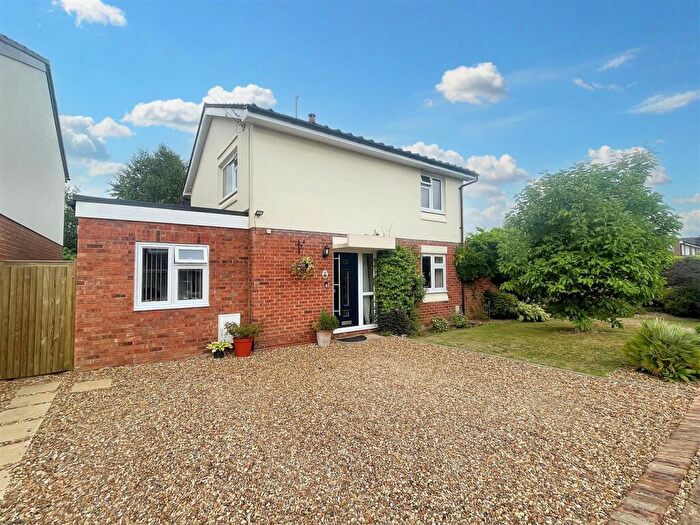 3 Bedroom Detached House For Sale In Lea Road, Sonning Common, RG4
