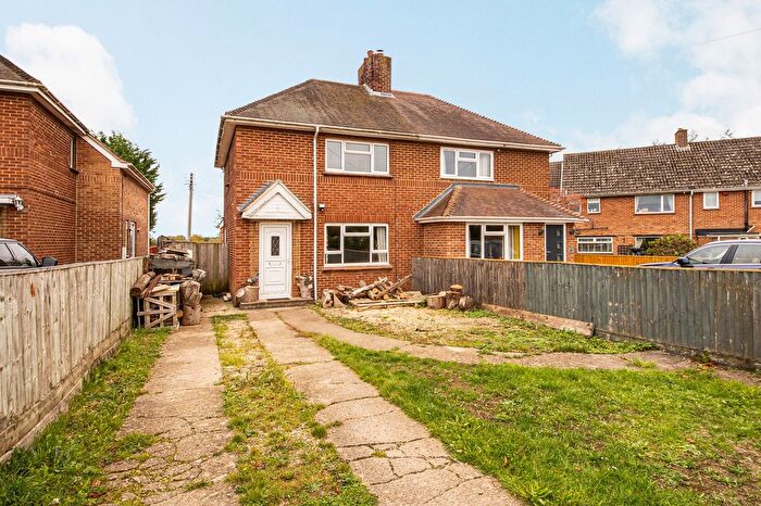 3 Bedroom Semi-Detached House For Sale In Gozzards Ford, Abingdon, OX13