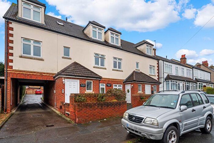 2 Bedroom Flat For Sale In Brinkley Road, Worcester Park, KT4