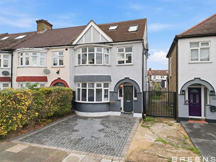 4 Bedroom End Terrace House For Sale In Trinity Avenue, Enfield, EN1