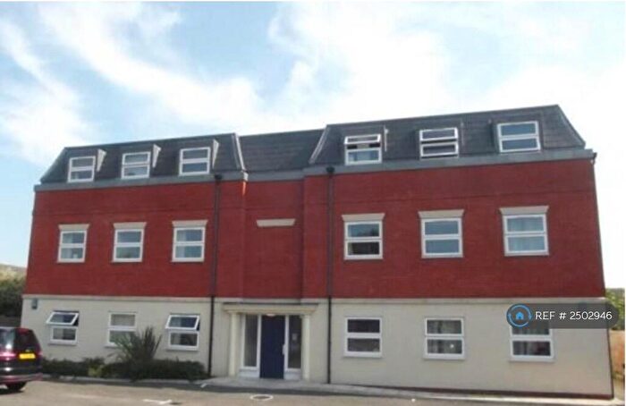 2 Bedroom Flat To Rent In Saffron Drive, Wickford, SS11