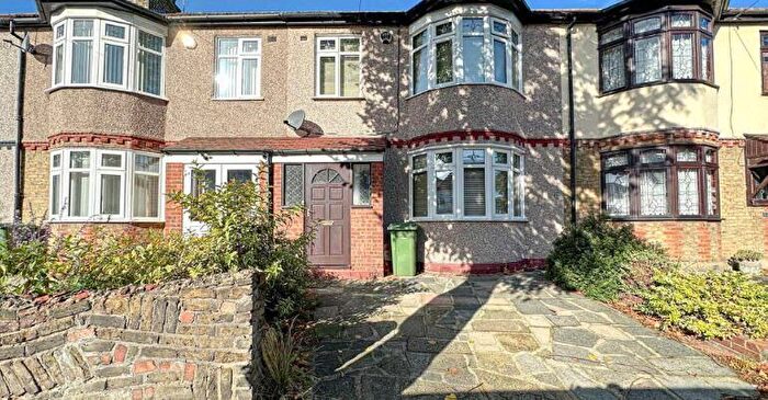 3 Bedroom Terraced House To Rent In Lyndhurst Drive, Hornchurch, RM11