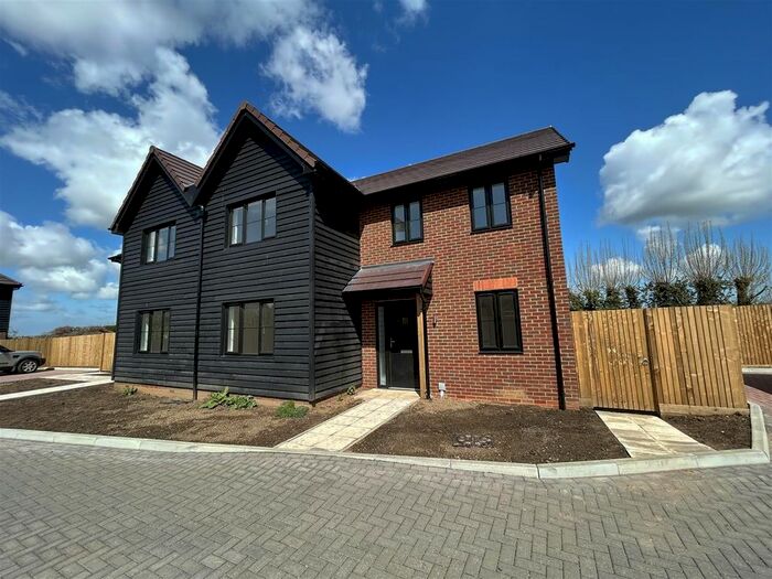 4 Bedroom Semi-Detached House For Sale In The Street, Staple, Canterbury, CT3