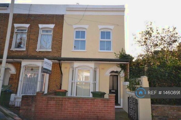 3 Bedroom End Of Terrace House To Rent In Godwin Road, London, E7