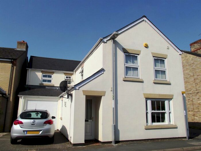 4 Bedroom House To Rent In New Path, Fordham, CB7