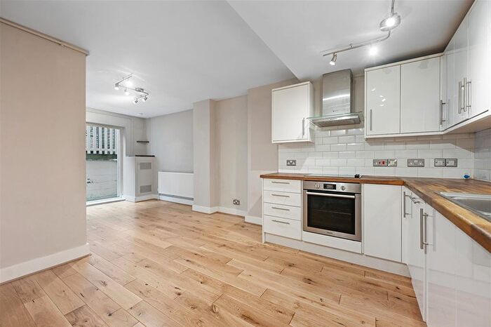 2 Bedroom Flat For Sale In Overstone Road, London, W6
