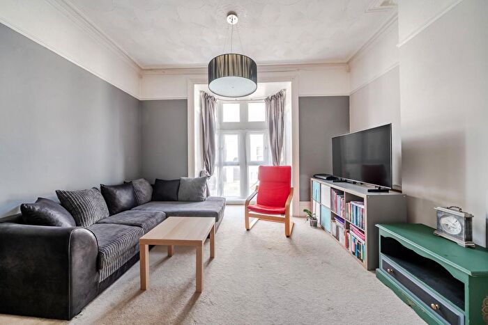 1 Bedroom Flat For Sale In Shaftesbury Road, Southsea, PO5