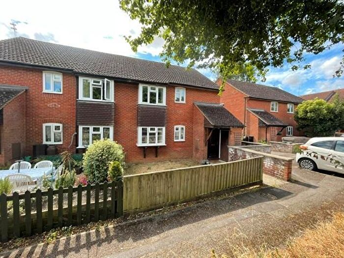 2 Bedroom Maisonette To Rent In Cromwell Close, Faringdon, SN7