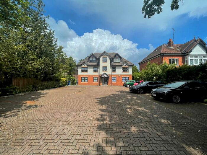 2 Bedroom Flat To Rent In Yorktown Road, Sandhurst, GU47