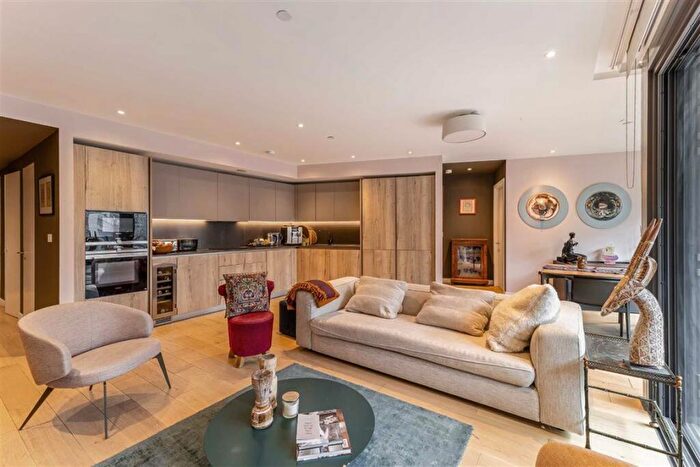 3 Bedroom Flat For Sale In Jasper Walk, Old Street, N1 - Photo 2