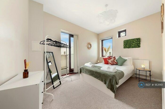 2 Bedroom Flat To Rent In Eden Way, London, E3