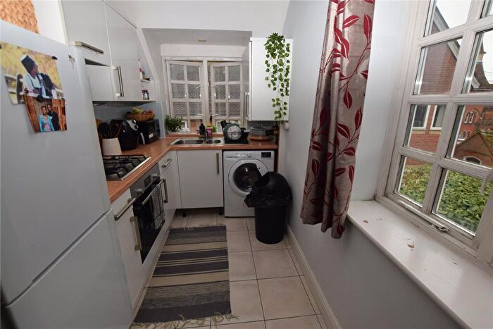 1 Bedroom Apartment For Sale In Hopbine Court, Drayman's Way, Alton, Hampshire, GU34