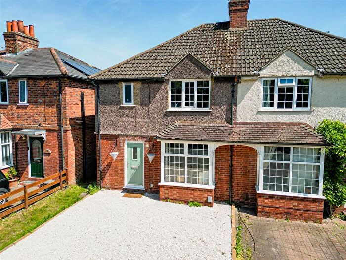 3 Bedroom Property For Sale In Old Stoke Road, Aylesbury, HP21