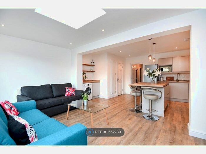 4 Bedroom Terraced House To Rent In Fleming Mead, Mitcham, CR4