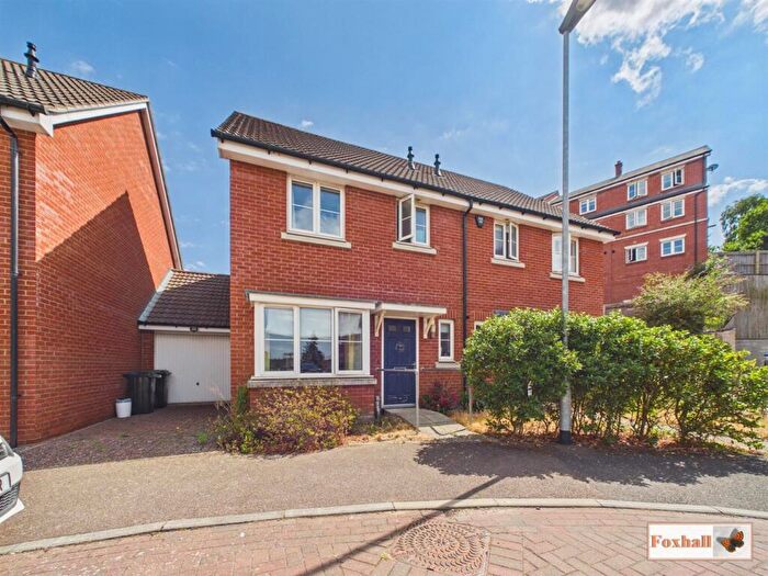 3 Bedroom Semi-Detached House For Sale In Meridian Rise, Ipswich, IP4