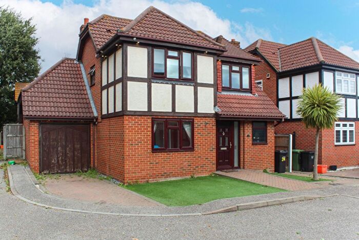 4 Bedroom Detached House For Sale In Jacks Close, Wickford, SS11