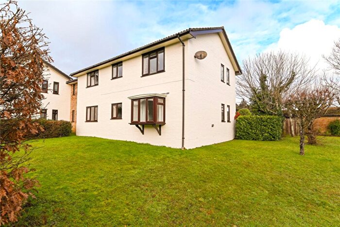 2 Bedroom Apartment For Sale In Rothbury Park, New Milton, Hampshire, BH25