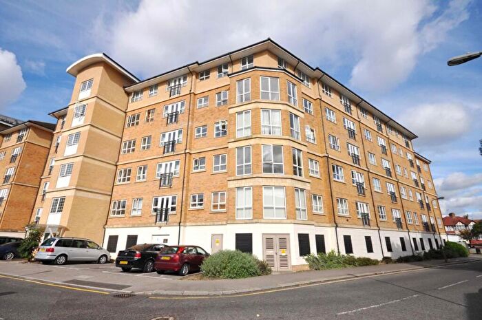2 Bedroom Flat To Rent In Rookery Way, London, NW9