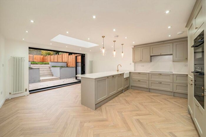 5 Bedroom House To Rent In Torrington Gardens, London, N11