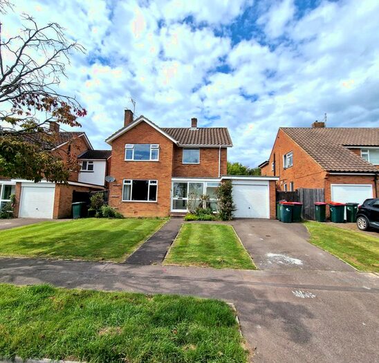 3 Bedroom Detached House To Rent In Leighlands, Crawley, RH10
