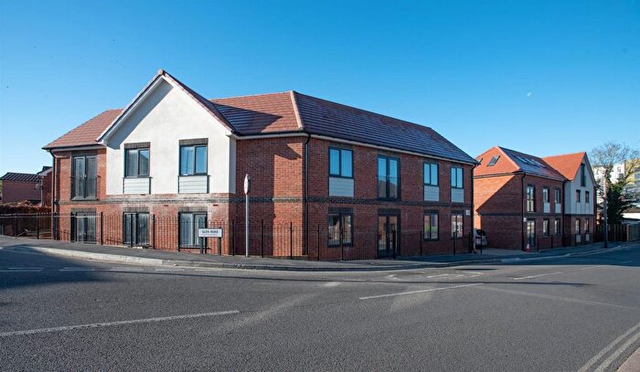 2 Bedroom Flat To Rent In Weston Grove Road, Southampton, SO19