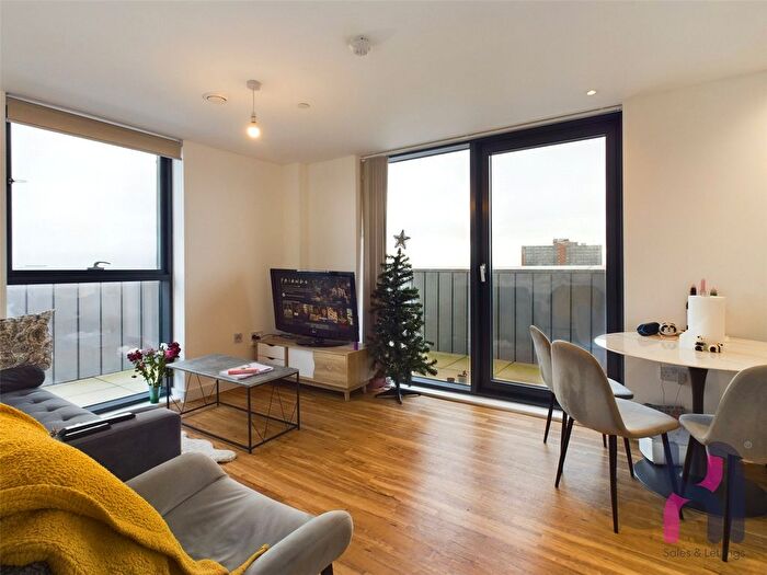 2 Bedroom Flat To Rent In Manchester Waters, Pomona Strand, Old Trafford, M16