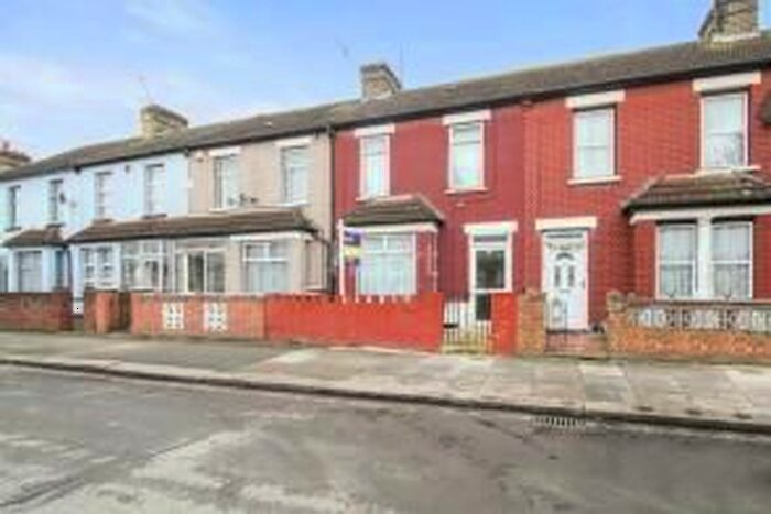 3 Bedroom Semi-Detached House To Rent In Trinity Road, Southall, UB1