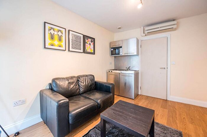 1 Bedroom Flat To Rent In Bishopsgate, City, London, EC2N