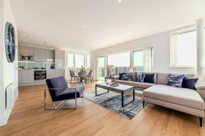 3 Bedroom Apartment To Rent In Papermill House, South Street, Romford, RM1